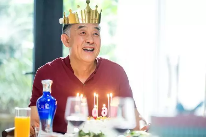 張譯、張國立、李建義領(lǐng)銜都市情感劇《我的親爹和后爸》今晚重磅播出！