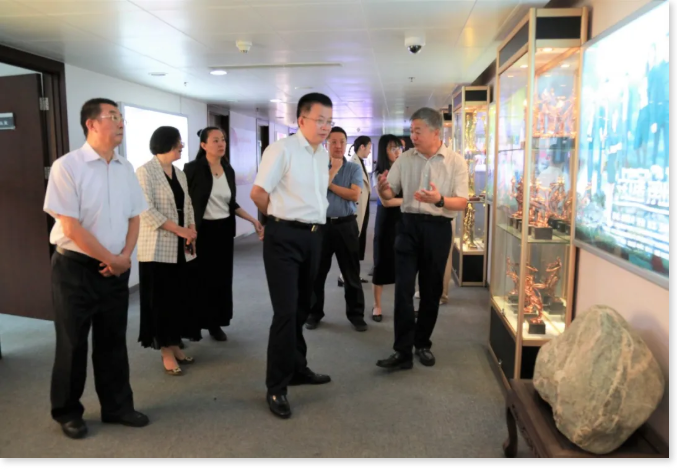 山東省廣播電視局領(lǐng)導(dǎo)到山東影視傳媒集團(tuán)開(kāi)展專題調(diào)研
